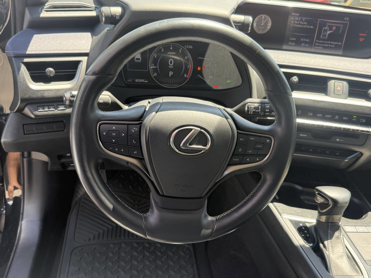 Used 2019 Lexus UX 200 w/ Premium Package image 12