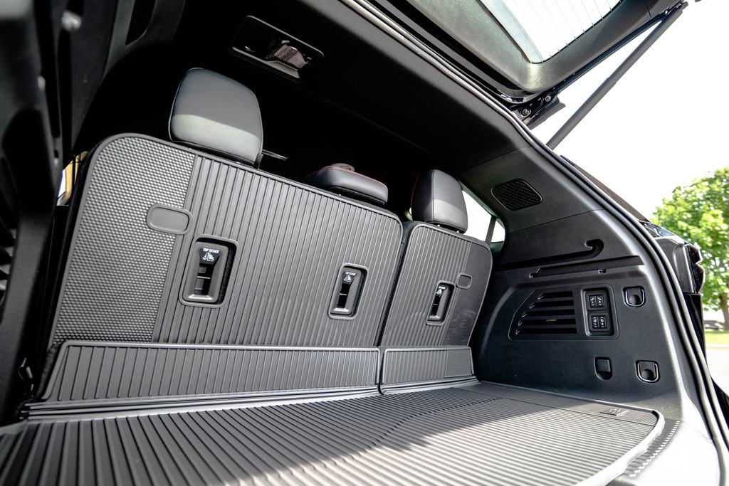 New 2026 Chevrolet Traverse RS w/ LPO, Floor Liner Package AWD/4WD image 36