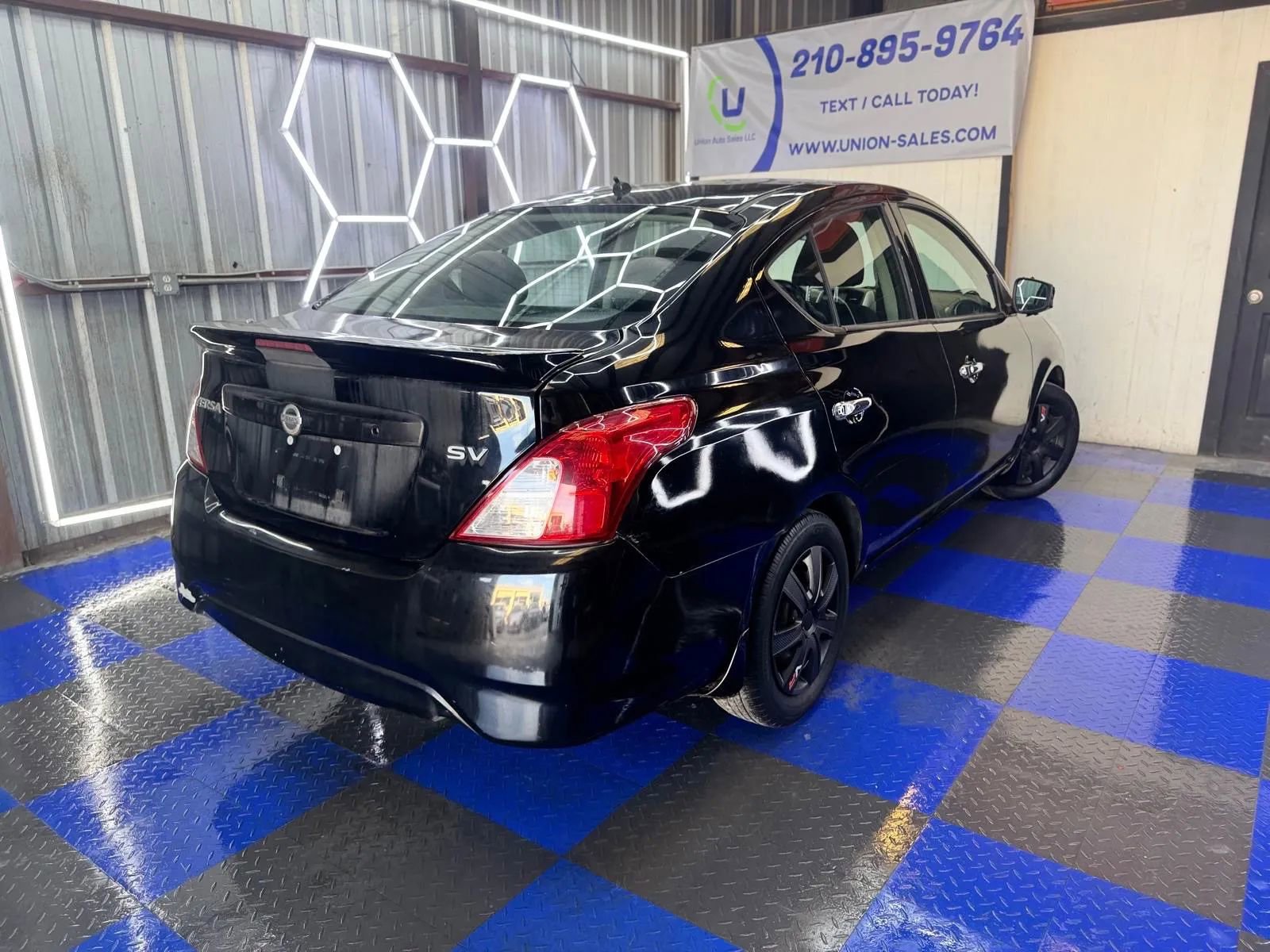 Used 2016 Nissan Versa SV image 17