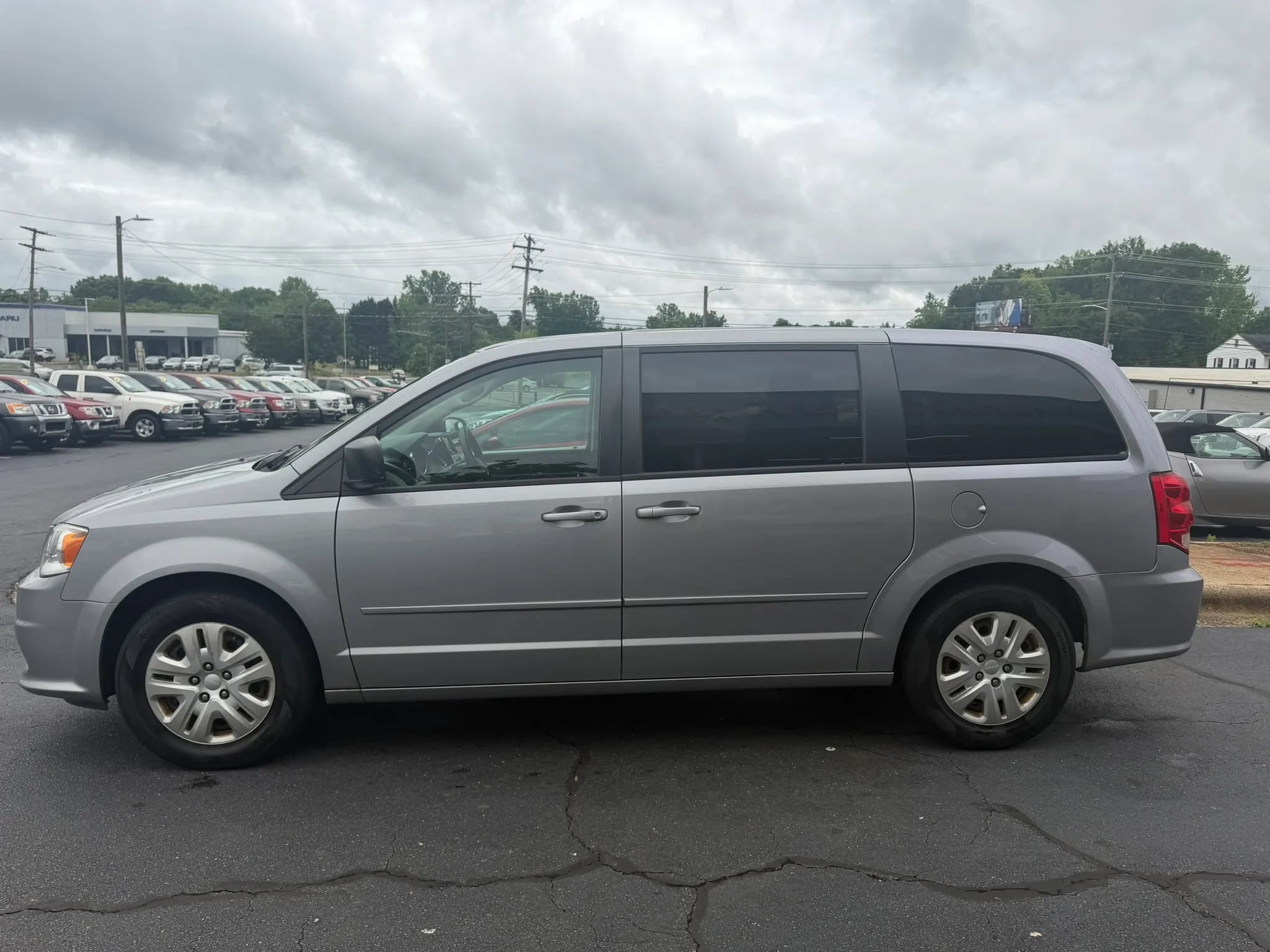 Used 2017 Dodge Grand Caravan SE w/ Power Window Group FWD image 4