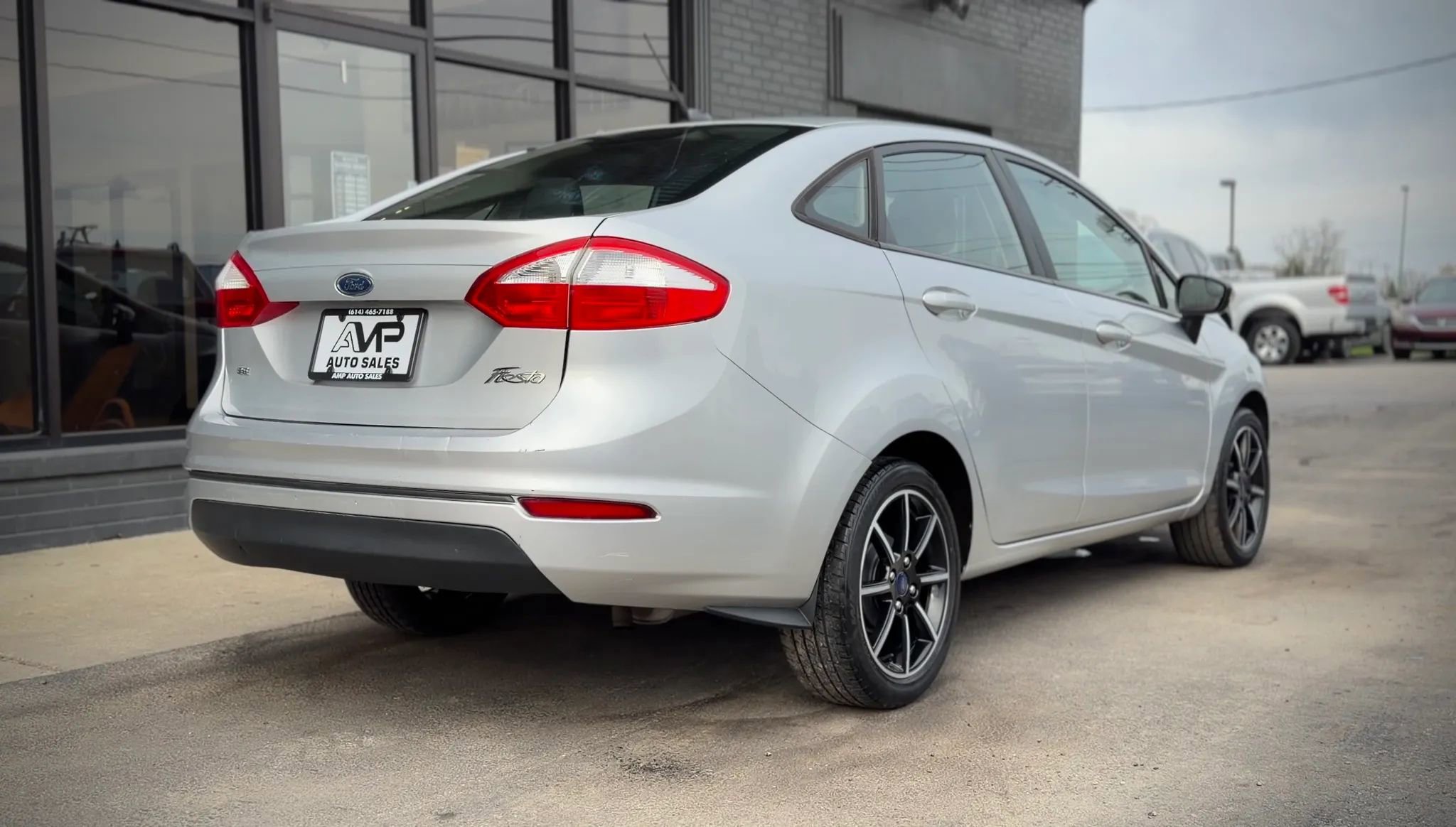 Used 2016 Ford Fiesta SE image 2