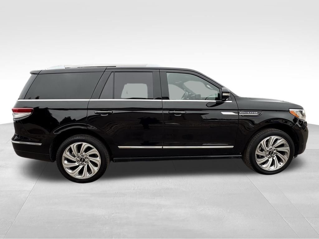 Used 2024 Lincoln Navigator Reserve w/ Equipment Group 201A AWD/4WD image 6