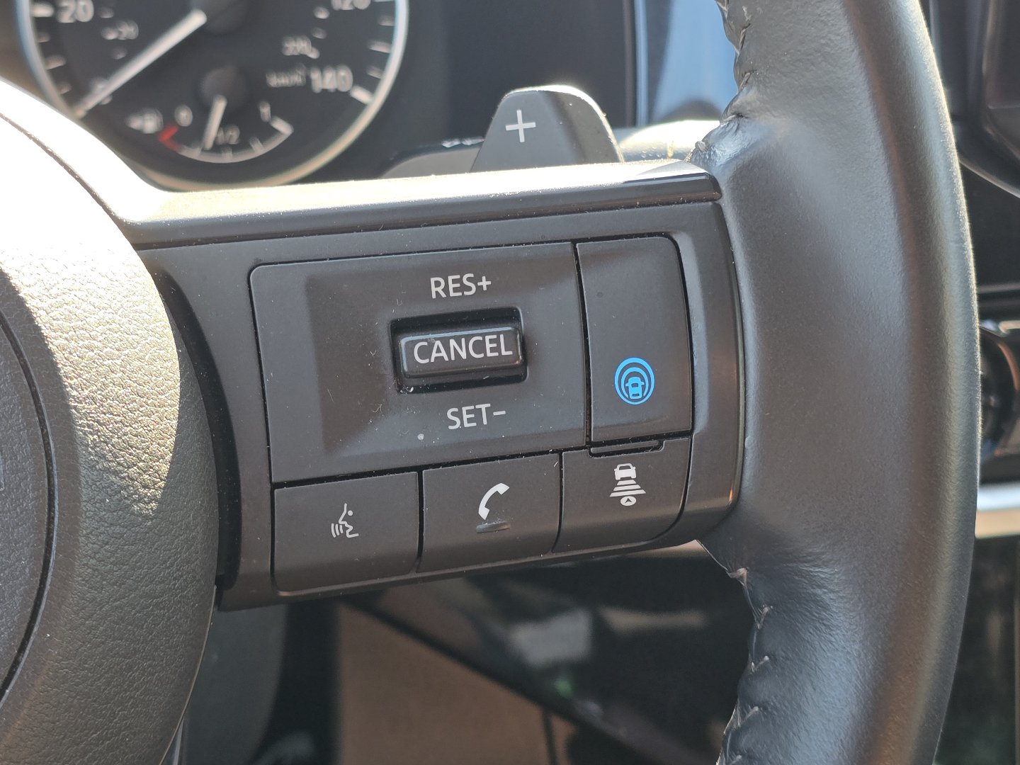 Used 2025 Nissan Pathfinder SV FWD image 16