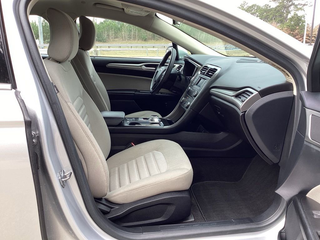 Used 2018 Ford Fusion S image 30