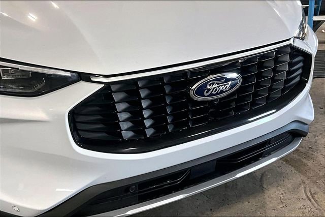Used 2025 Ford Escape Platinum w/ Premium Technology Package FWD image 29