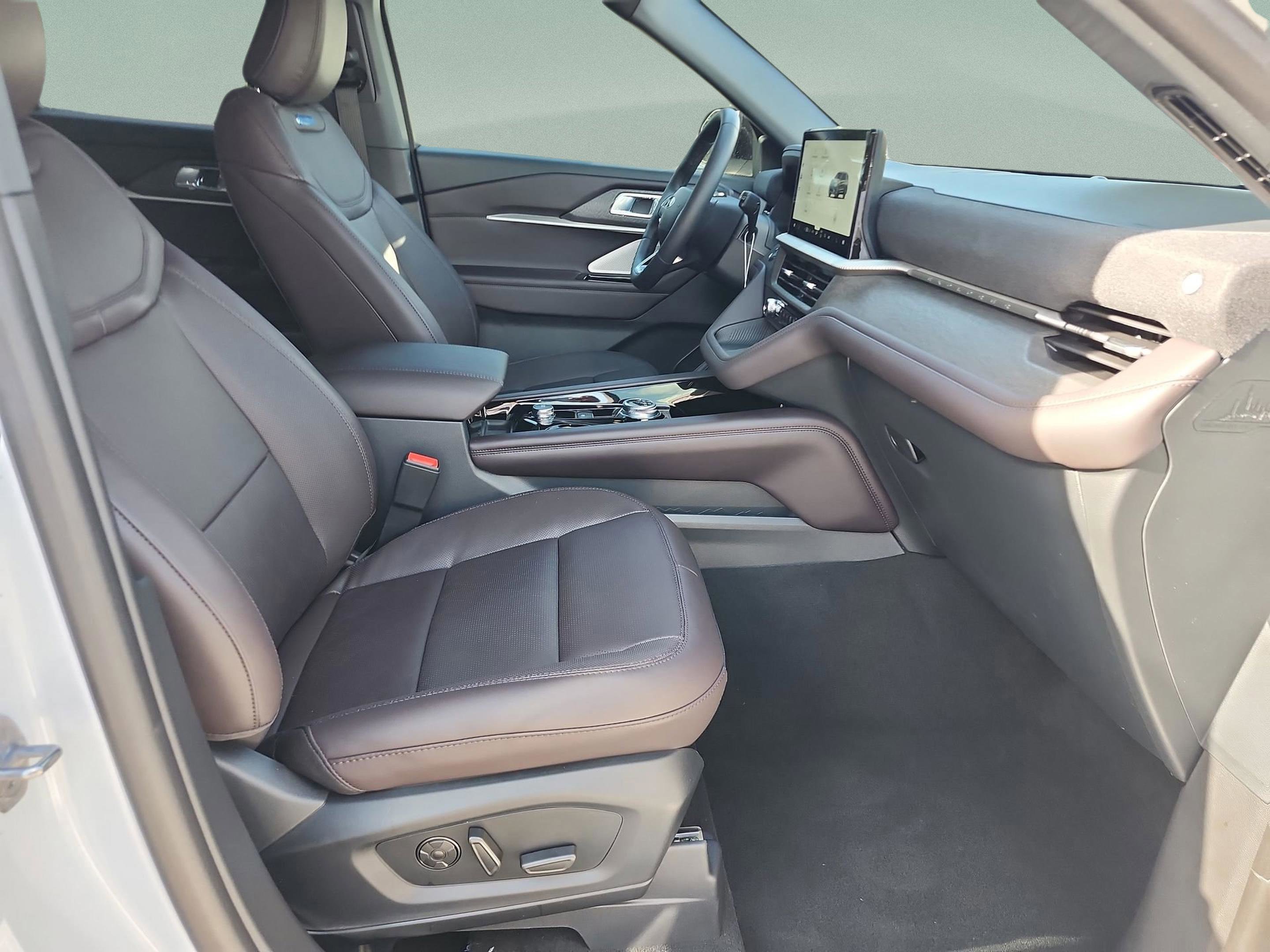 New 2026 Ford Explorer Platinum image 18