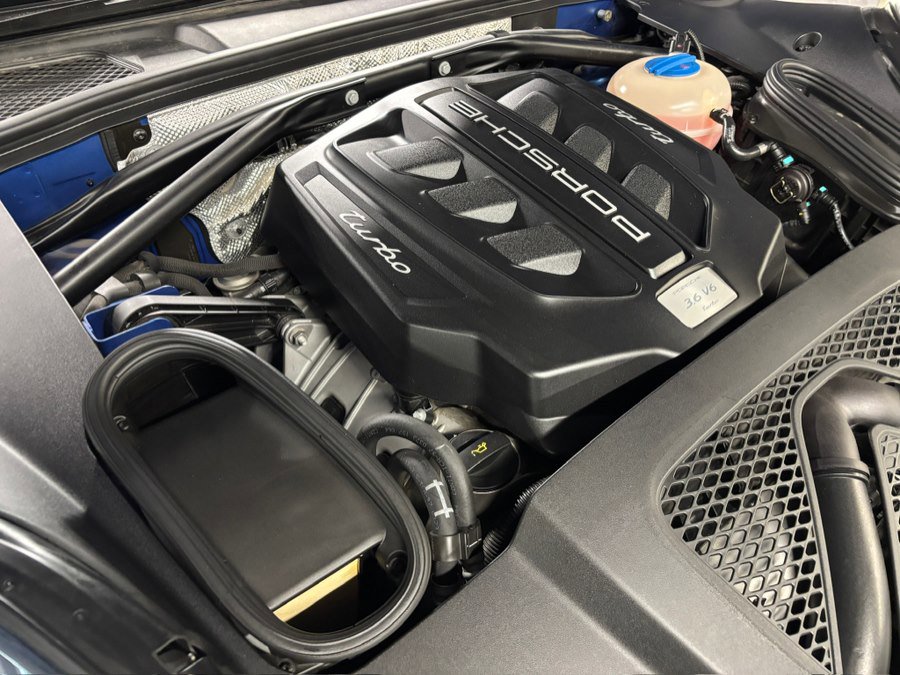 Used 2017 Porsche Macan Turbo AWD/4WD image 8