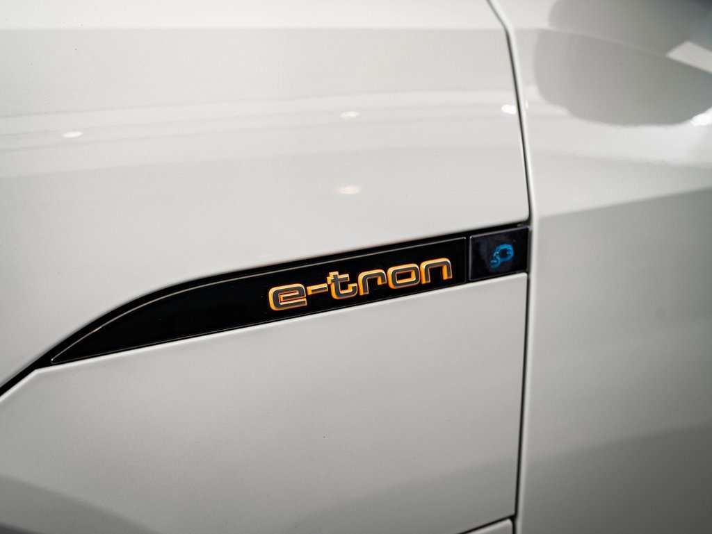 Used 2021 Audi e-tron Premium w/ Convenience Plus Package image 17
