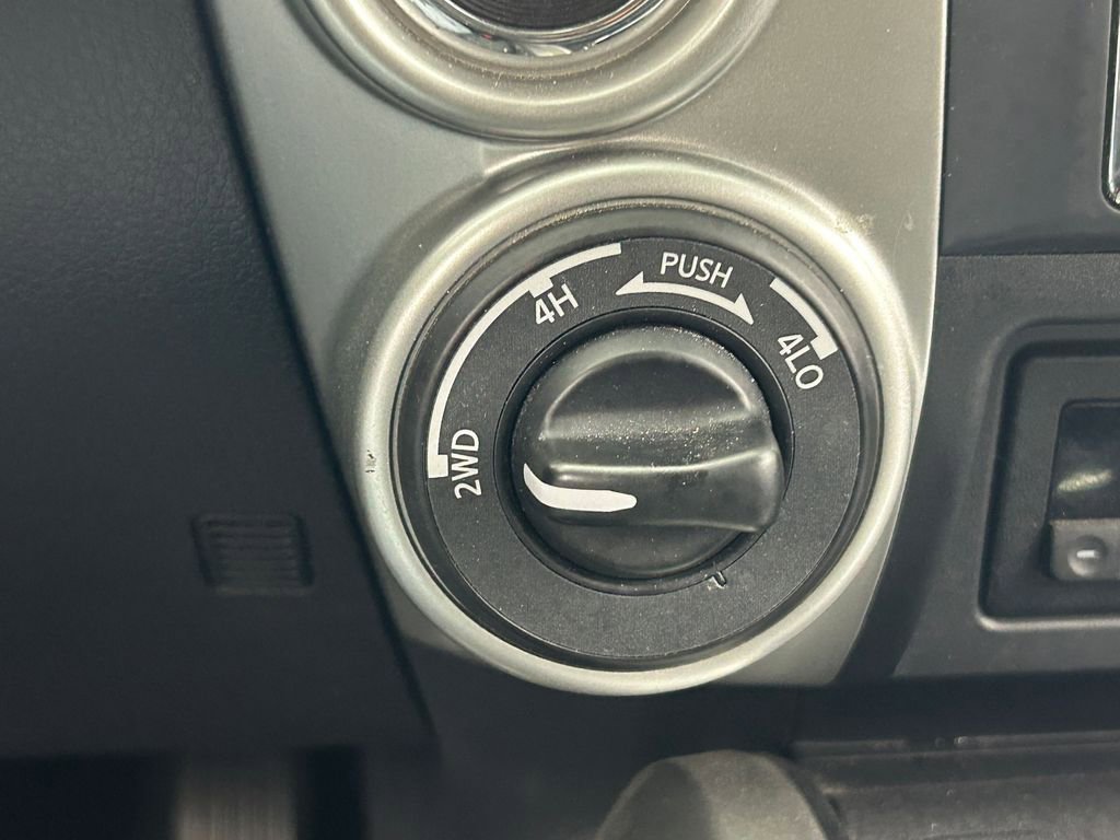Used 2019 Nissan Titan SV w/ SV Convenience Package image 13