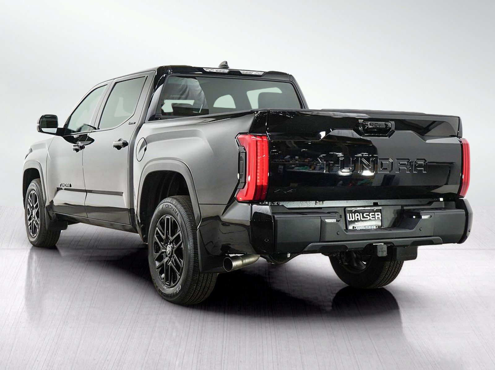 Used 2025 Toyota Tundra Limited AWD/4WD image 5