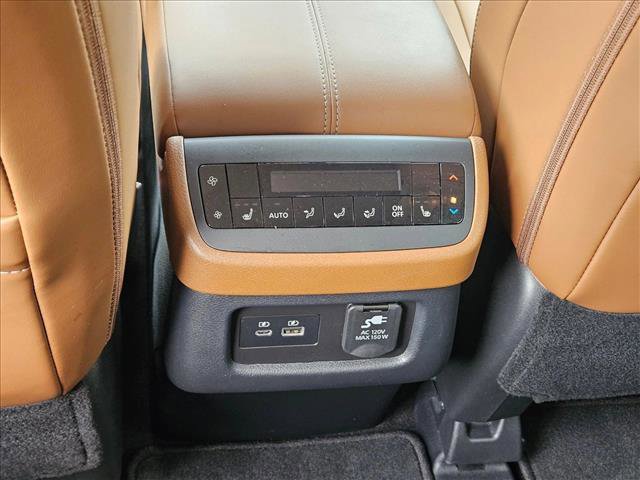 Used 2025 Nissan Pathfinder Platinum image 19