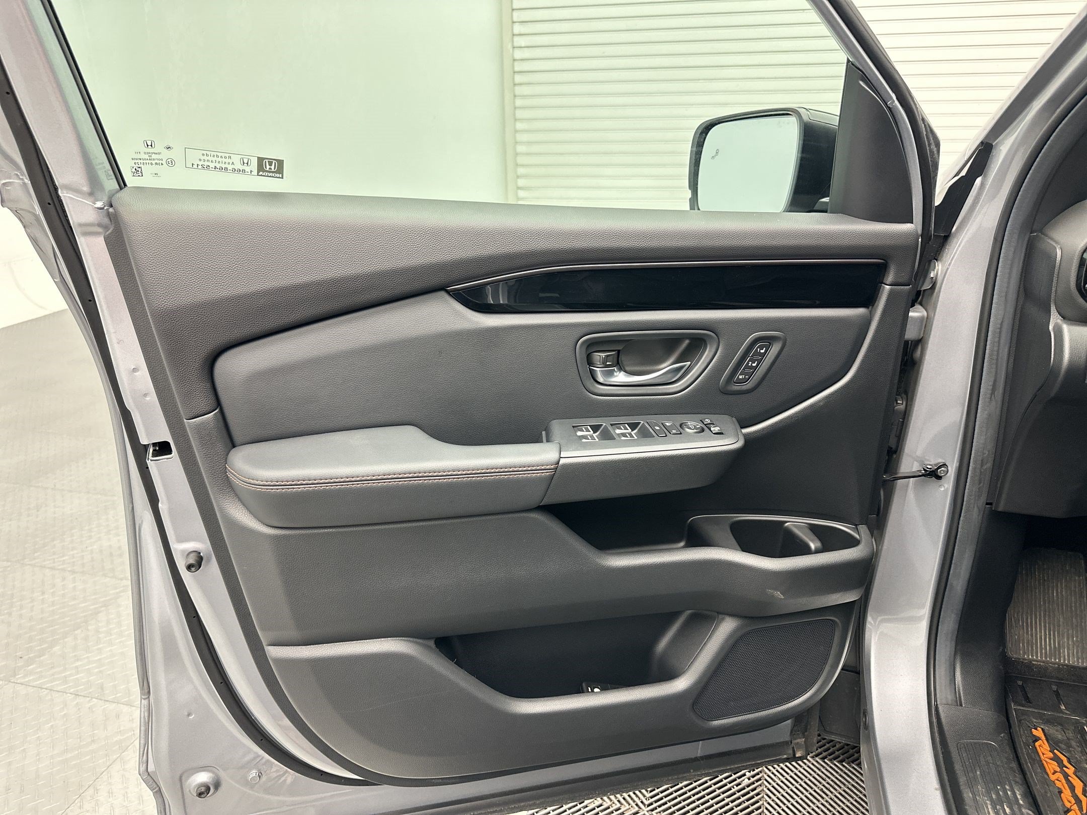 Used 2025 Honda Pilot TrailSport image 13