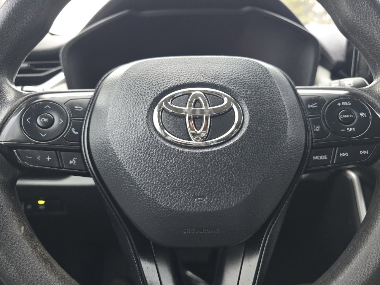 Used 2020 Toyota RAV4 XLE image 25