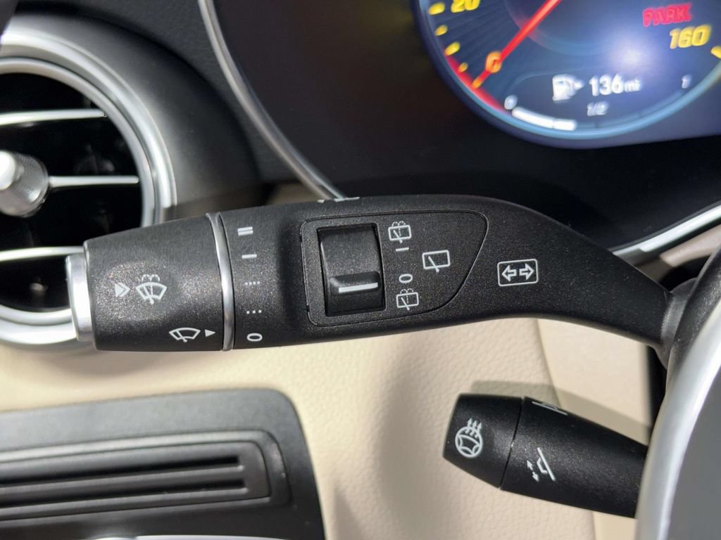 Used 2022 Mercedes-Benz GLC 300 4MATIC w/ Multimedia Package Lite image 27