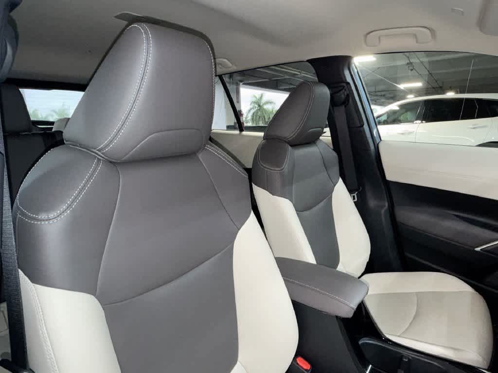 Used 2023 Toyota Corolla Cross XLE FWD image 27