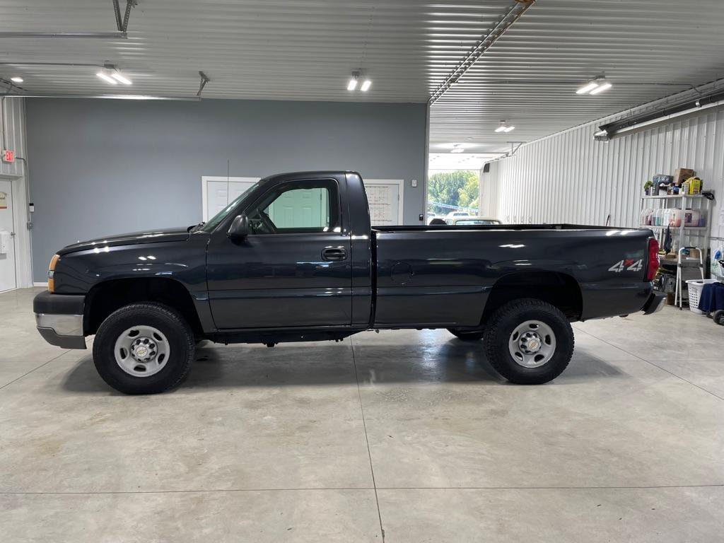 Used 2004 Chevrolet Silverado 2500 W/T w/ Skid Plate Package AWD/4WD image 4