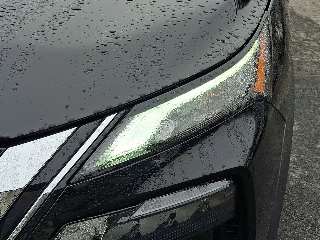 Used 2023 Nissan Rogue S AWD/4WD image 9