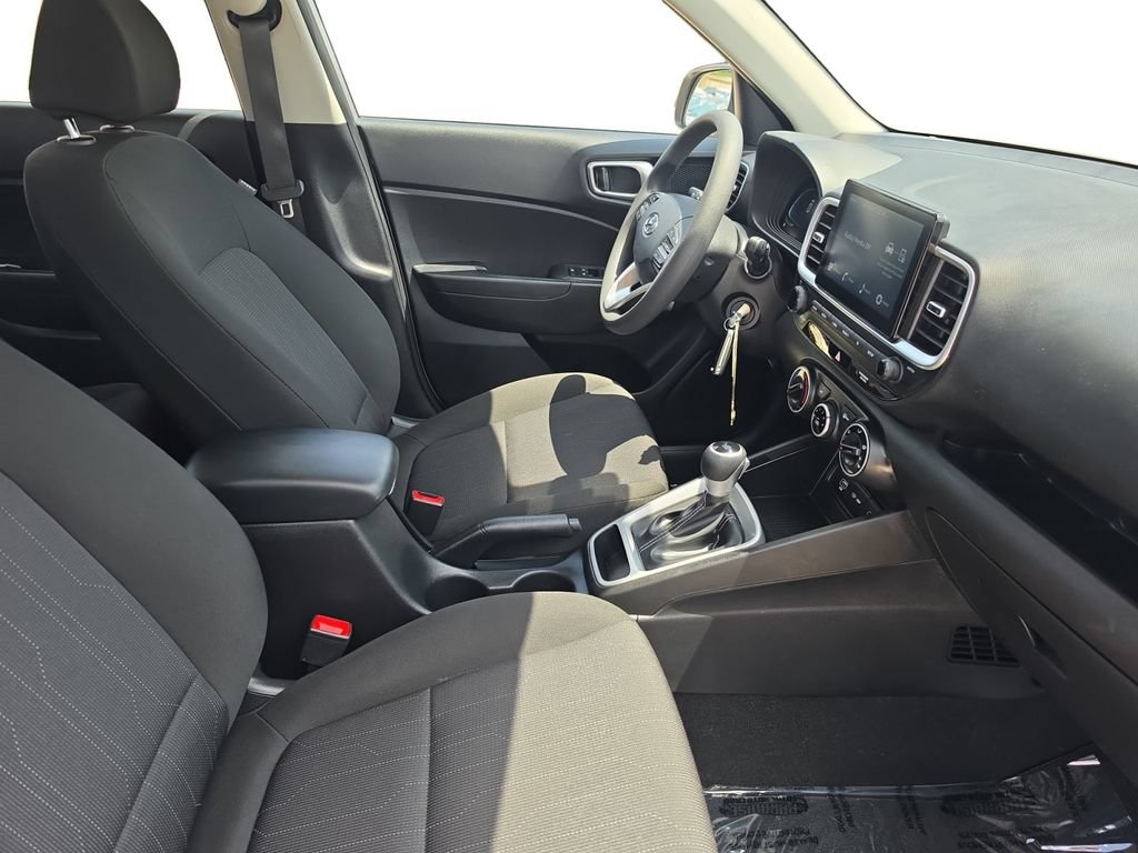 Certified 2025 Hyundai Venue SE FWD image 18