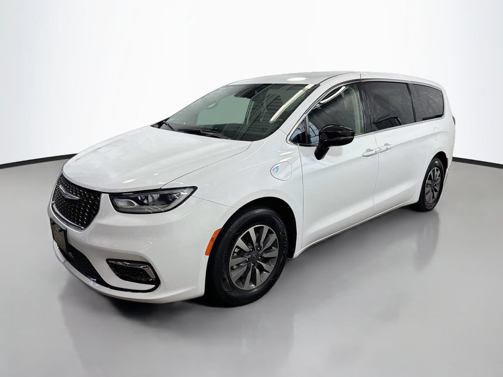 Used 2024 Chrysler Pacifica Limited FWD image 5