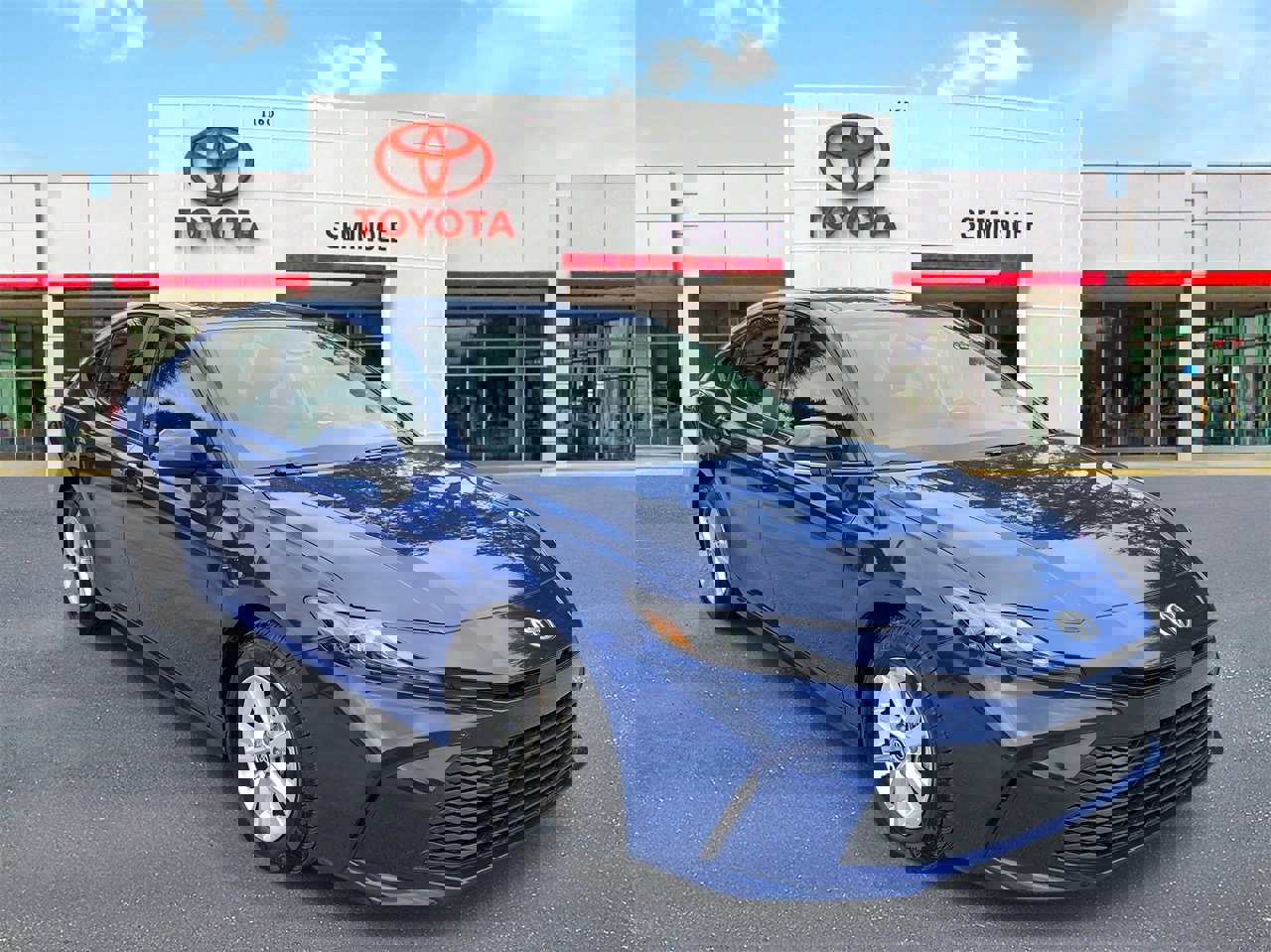 Used 2025 Toyota Camry LE image 2