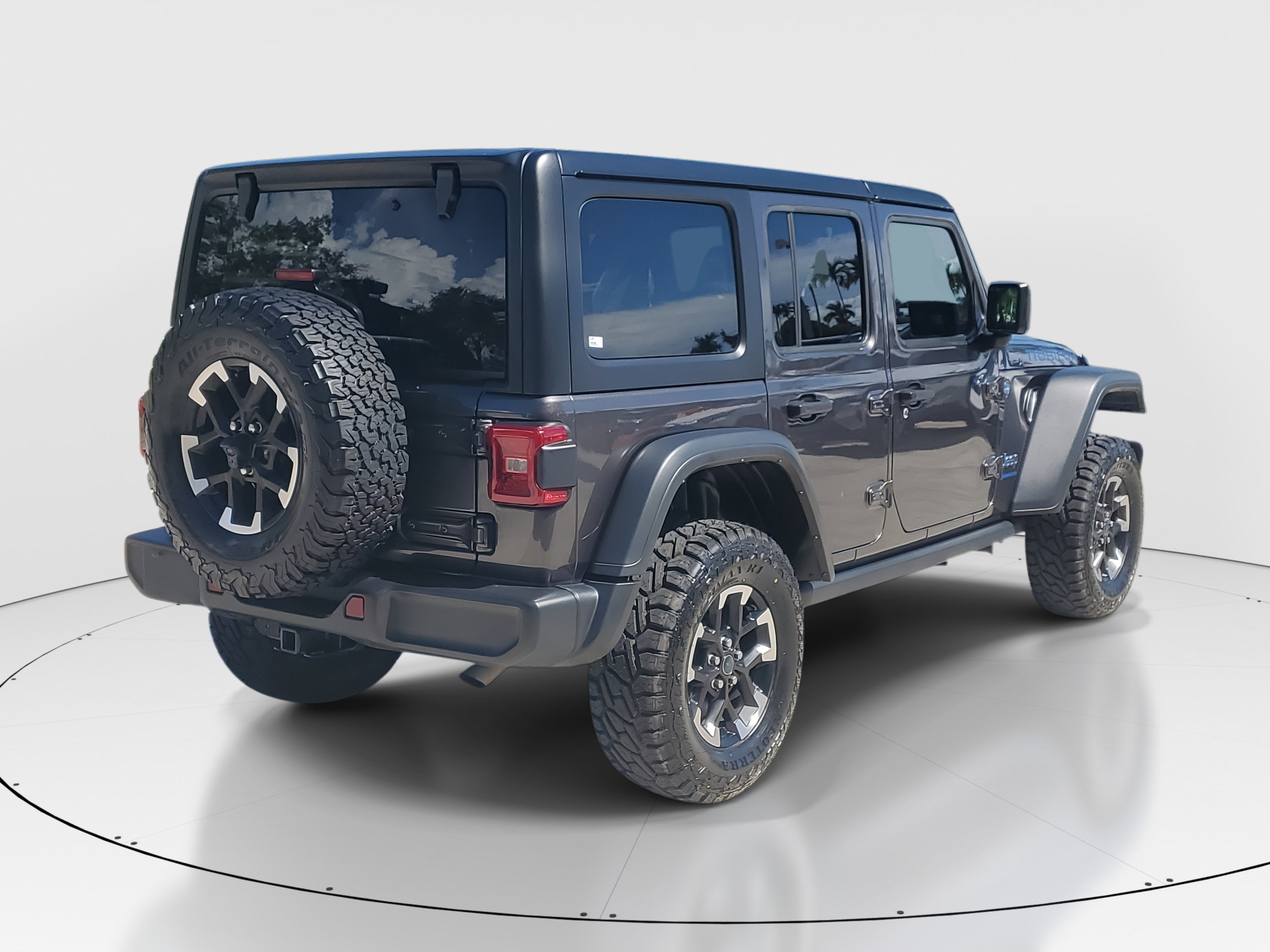 Used 2024 Jeep Wrangler Unlimited Rubicon 4xe image 3