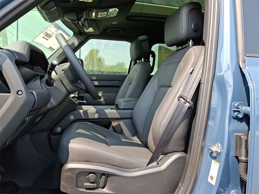 Used 2025 Land Rover Defender 110 S image 10