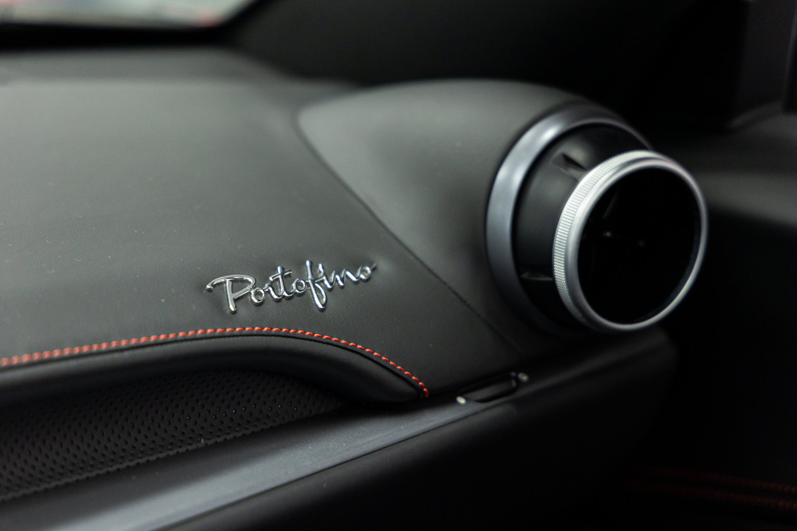 Used 2020 Ferrari Portofino RWD image 38