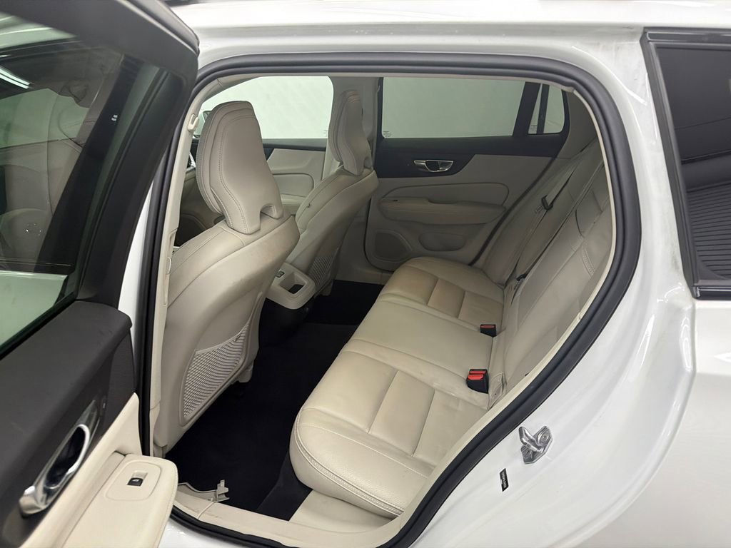 Used 2020 Volvo V60 T5 Cross Country AWD/4WD image 23