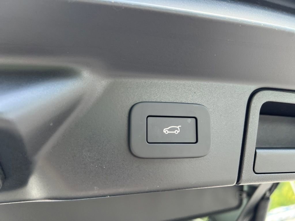 New 2026 Land Rover Range Rover Velar Dynamic SE image 32