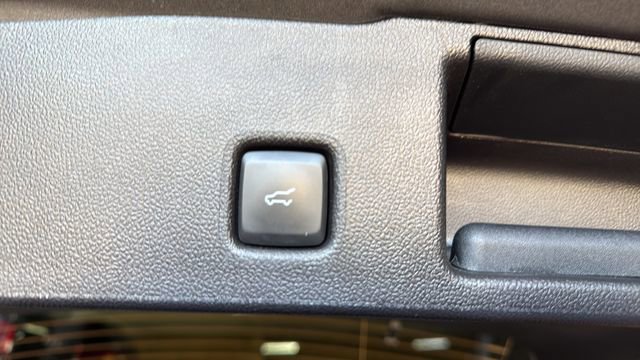 Used 2025 Ford Escape Platinum image 39
