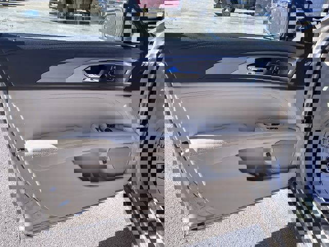 Used 2017 Lincoln MKZ Premiere image 14