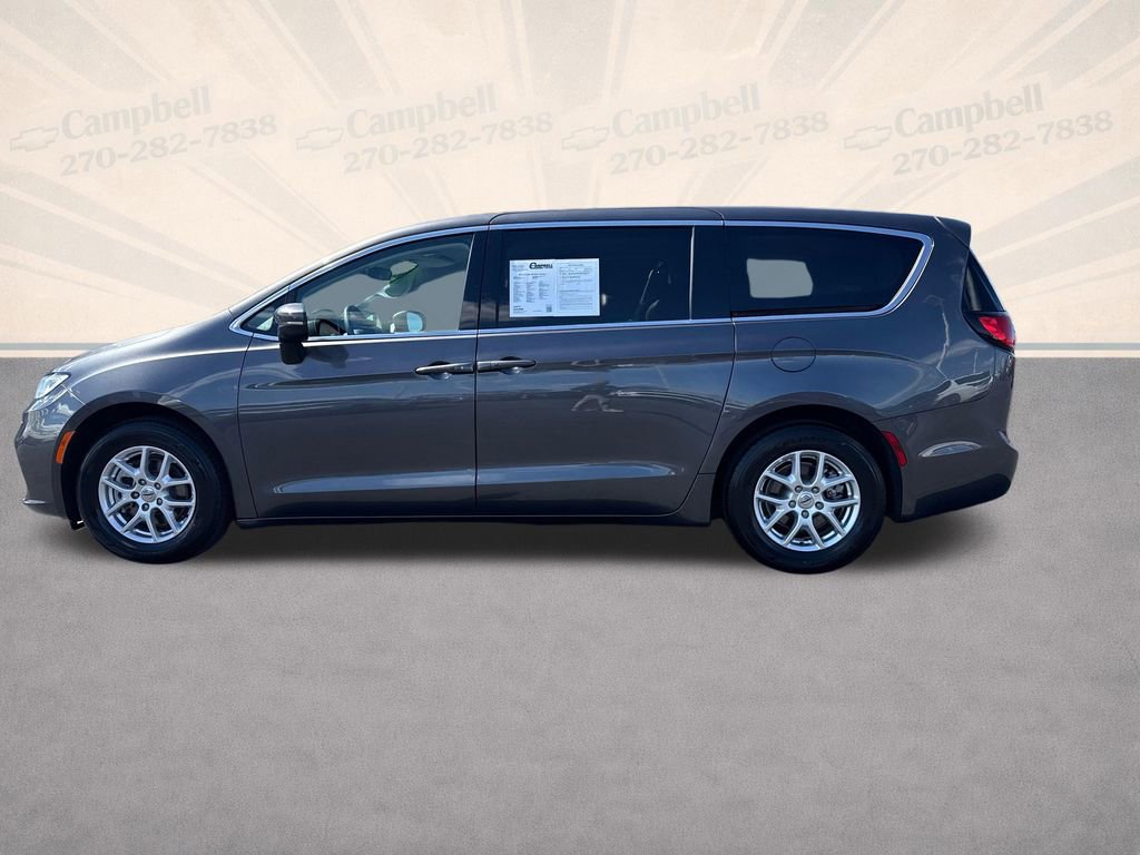 Used 2023 Chrysler Pacifica Touring-L image 2