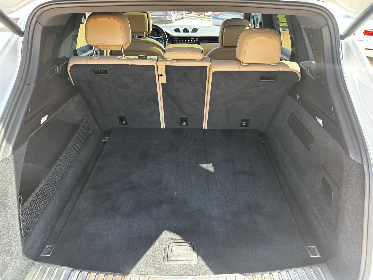 Used 2022 Porsche Cayenne Platinum Edition image 16