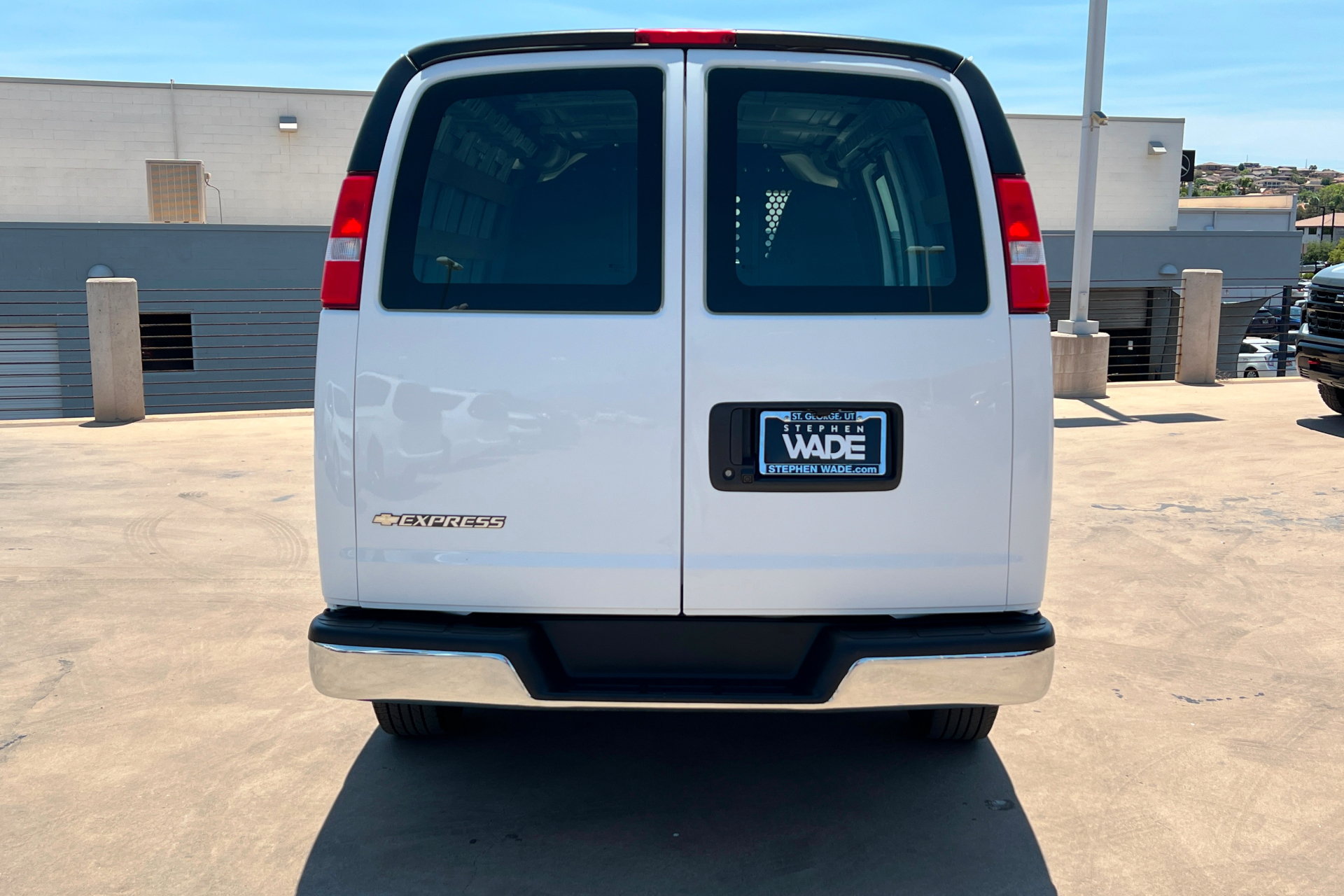 Used 2024 Chevrolet Express 2500 w/ Driver Convenience Package RWD image 5