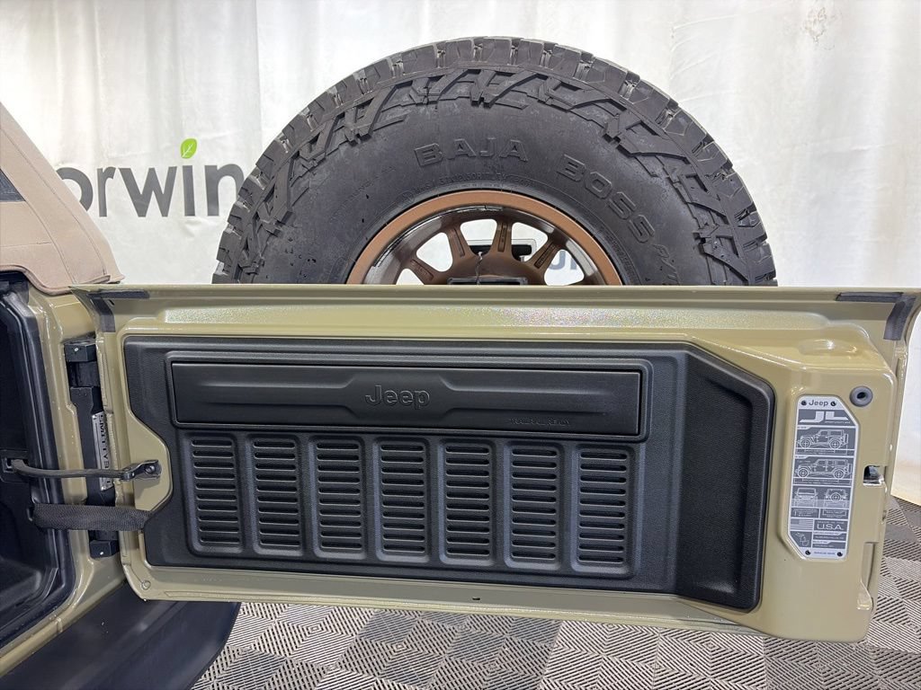 Used 2025 Jeep Wrangler Sport AWD/4WD image 16