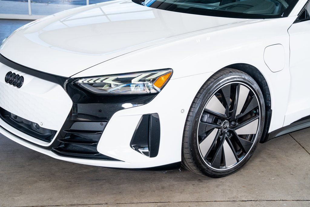 Used 2024 Audi e-tron GT Prestige image 12