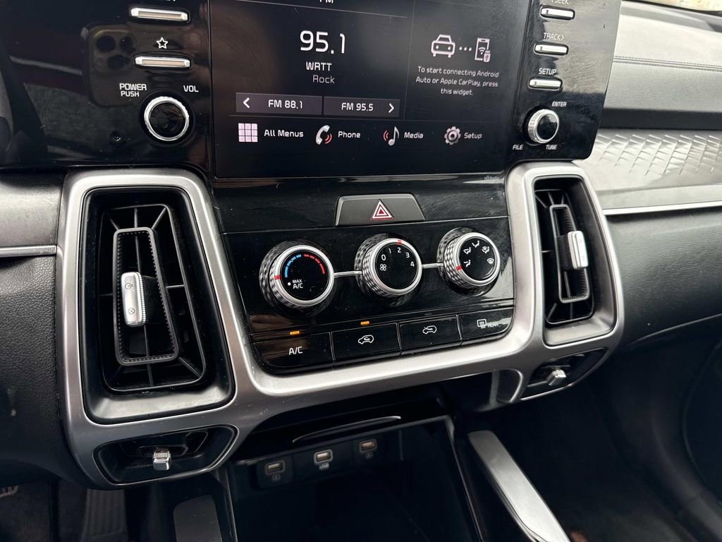 Used 2023 Kia Sorento LX image 24