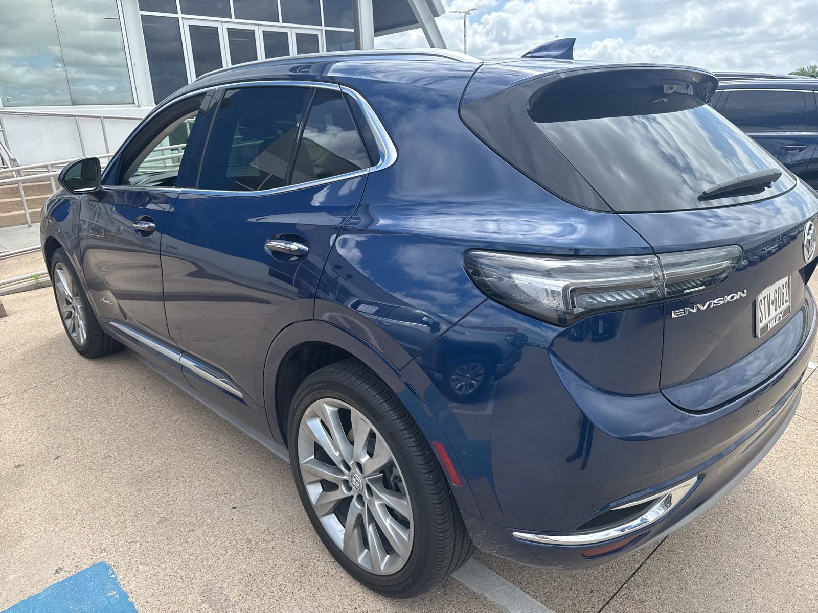 Used 2023 Buick Envision Avenir image 7