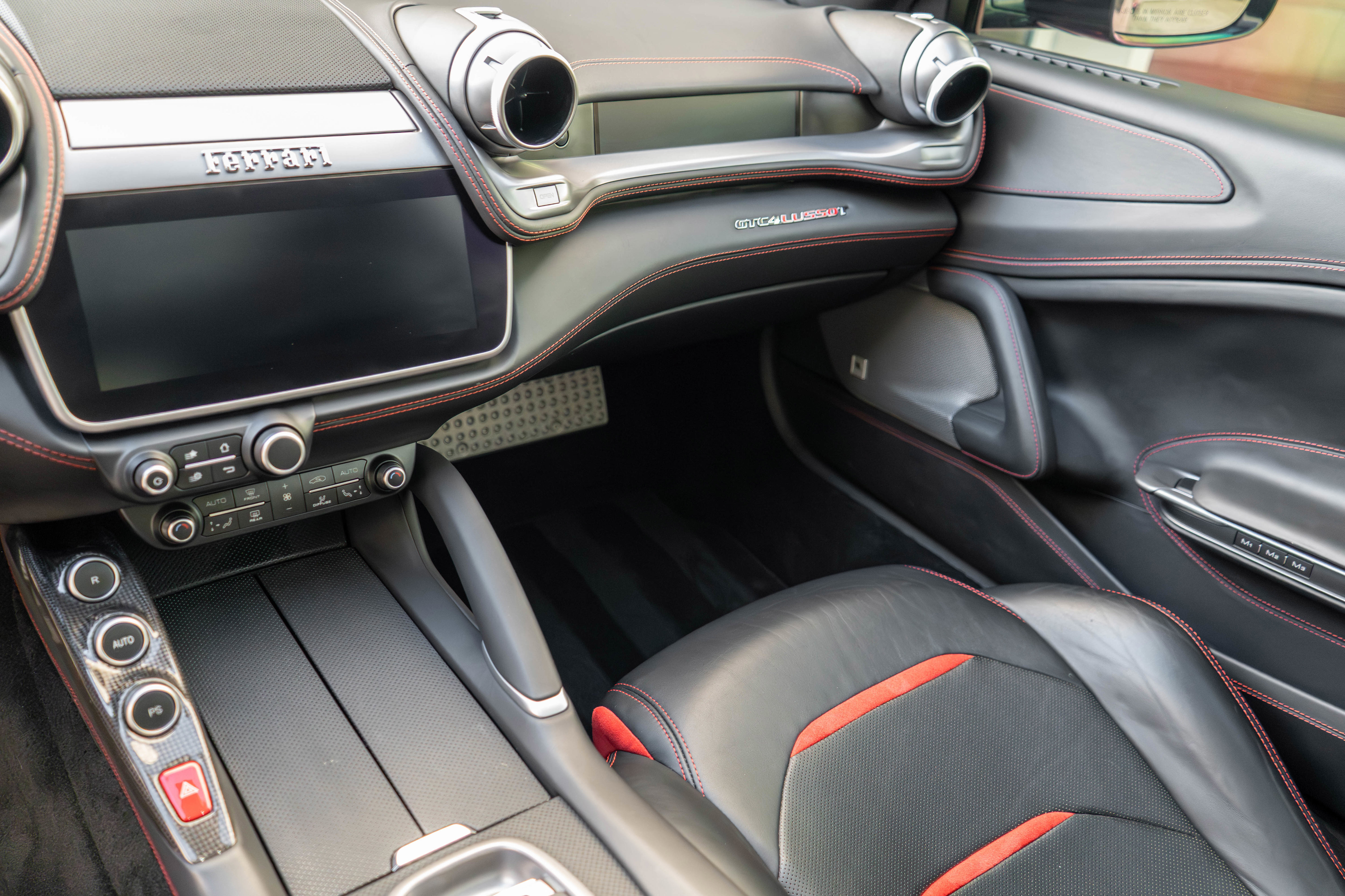 Used 2018 Ferrari GTC4Lusso T RWD image 21
