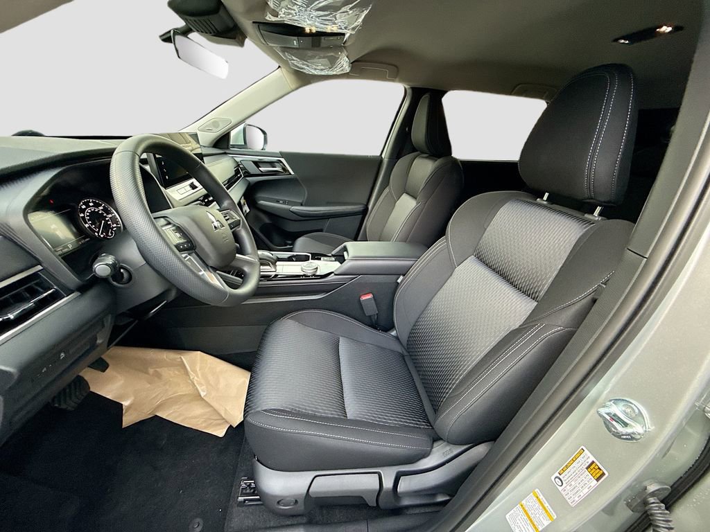 New 2026 Mitsubishi Outlander ES image 21