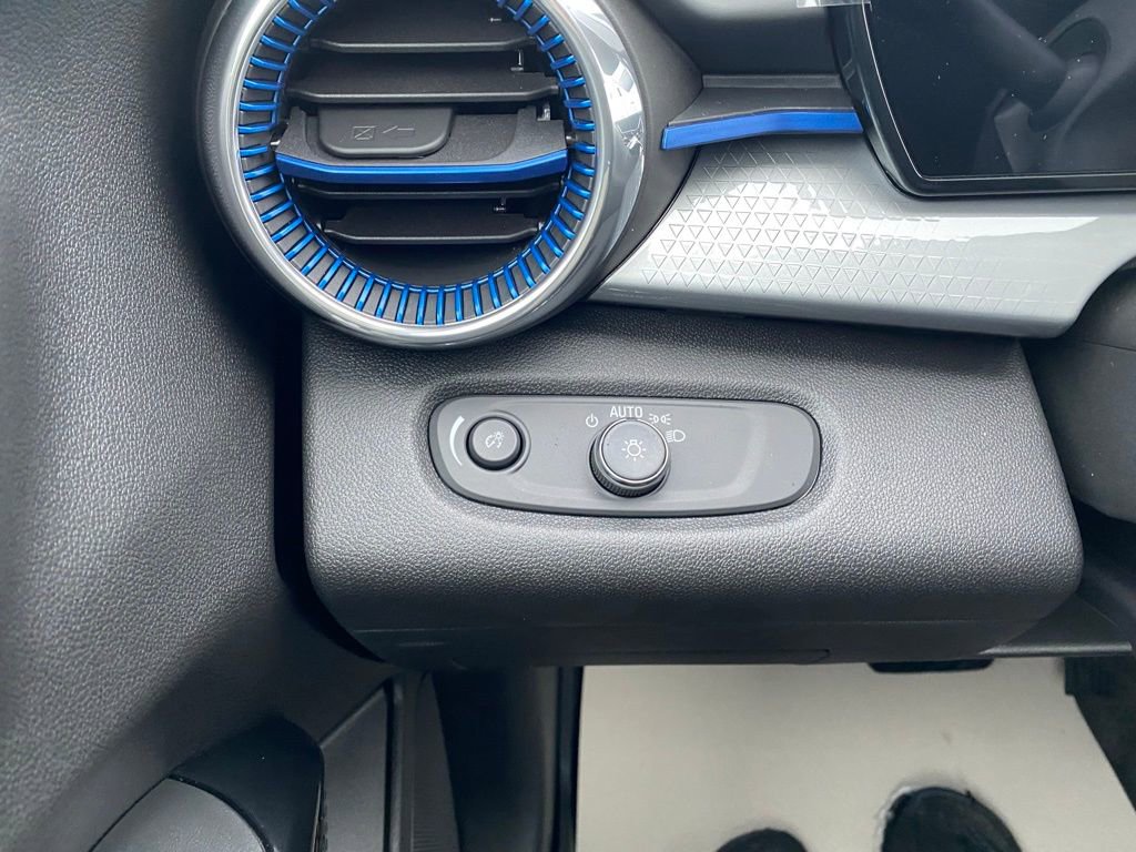 New 2026 Chevrolet Trax LT w/ Driver Confidence Package image 12