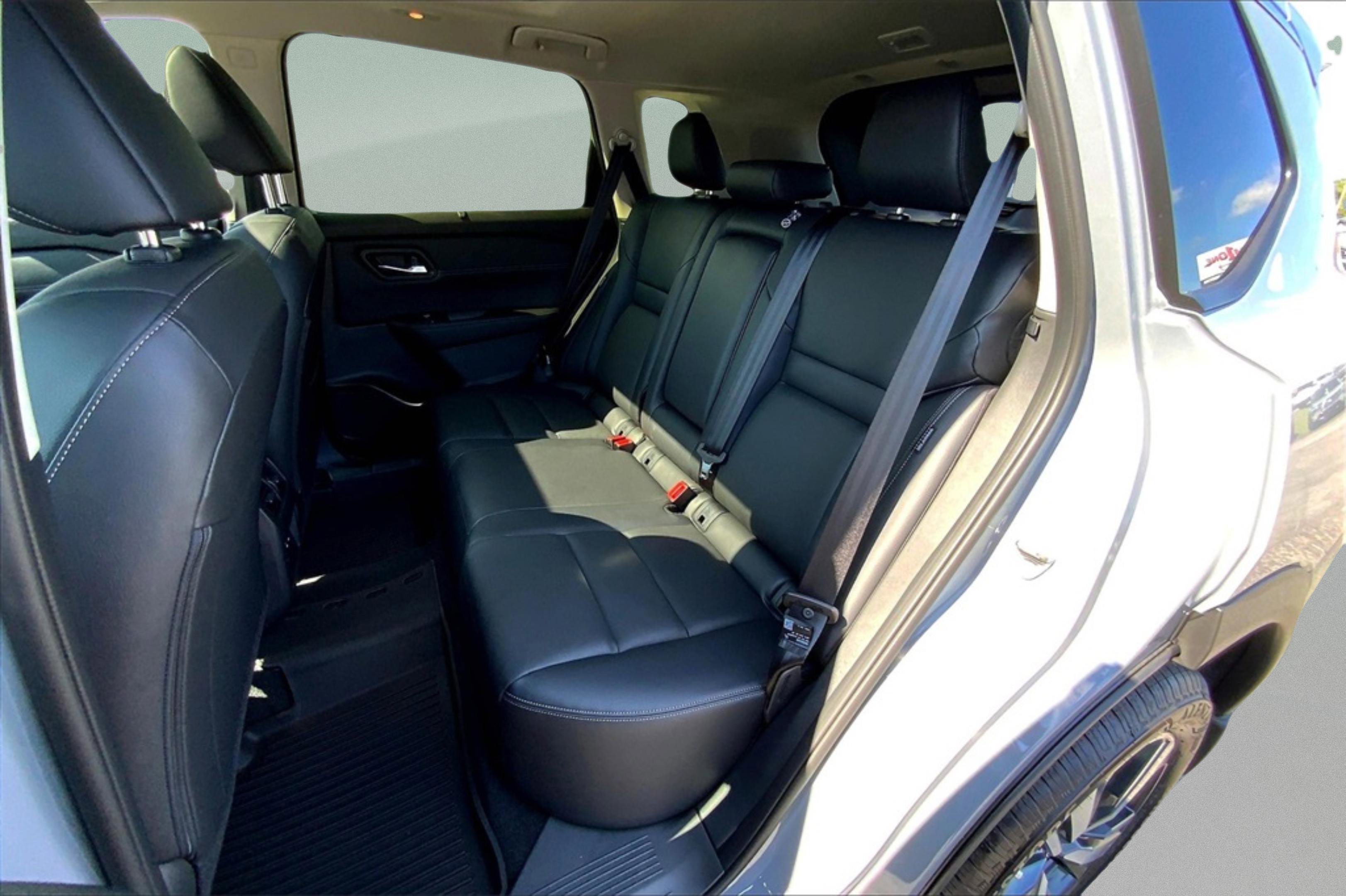 New 2025 Nissan Rogue SL w/ Tech Package image 11