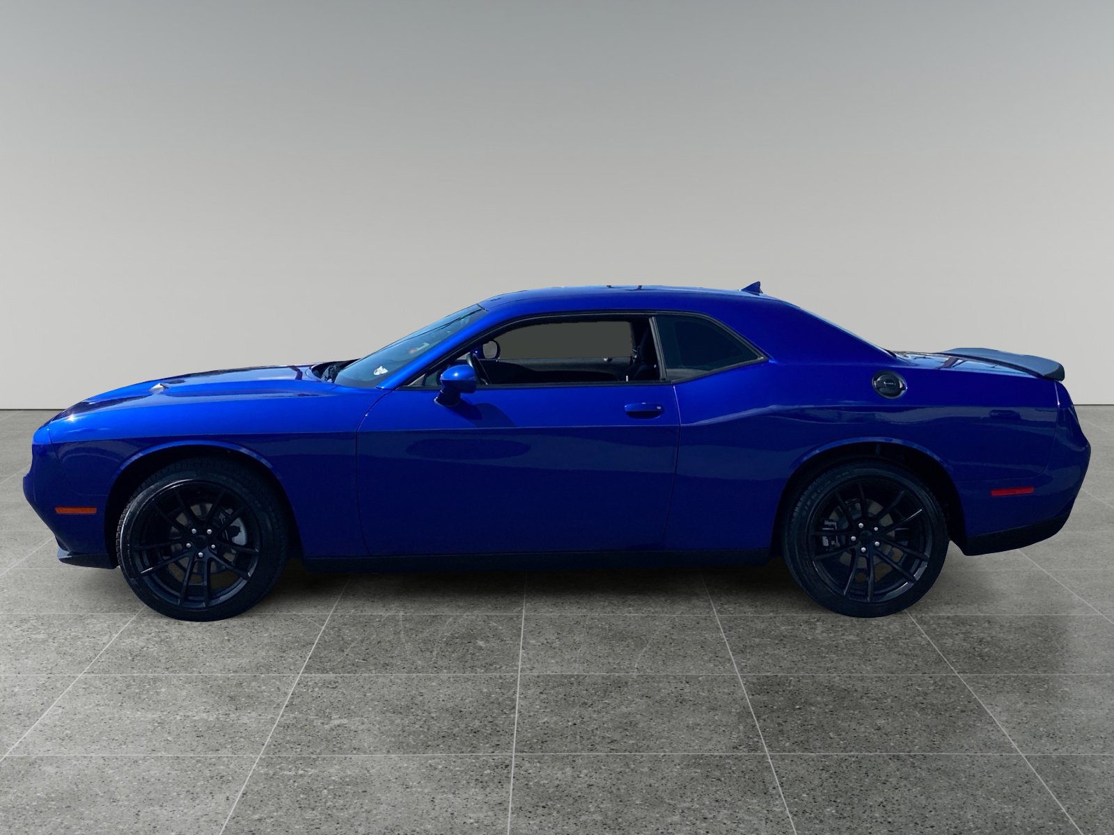 Used 2022 Dodge Challenger SXT w/ Blacktop Package RWD image 2