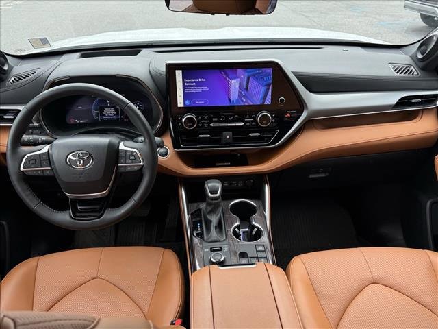 Used 2024 Toyota Highlander Platinum image 12