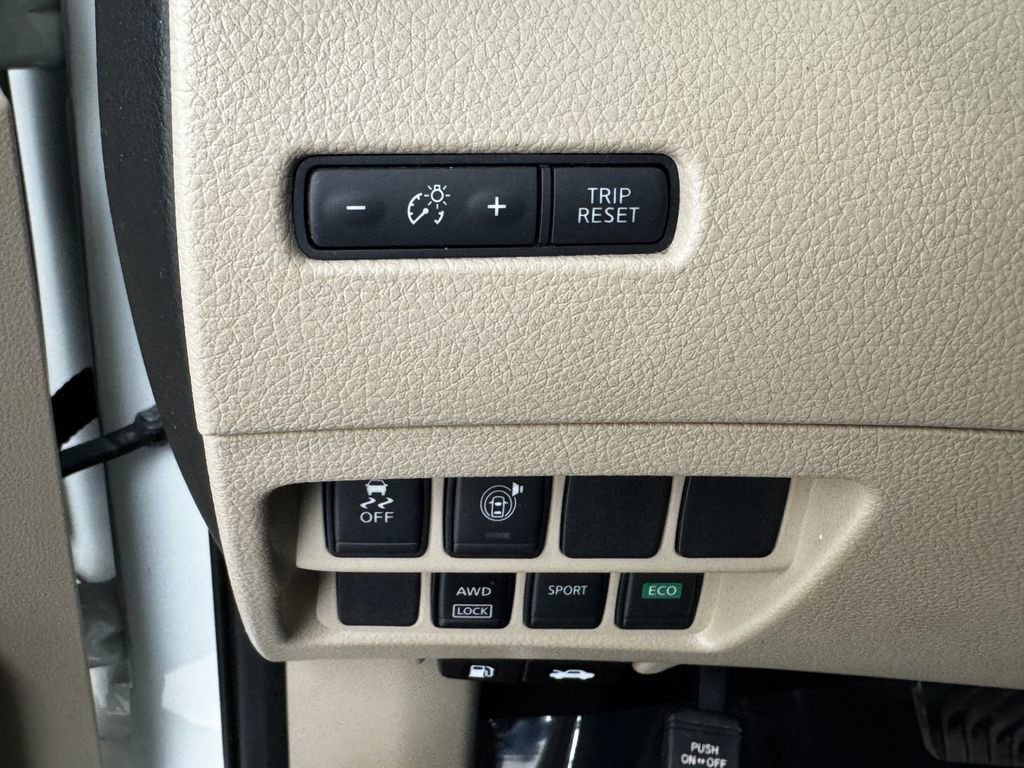 Used 2017 Nissan Rogue SV image 27