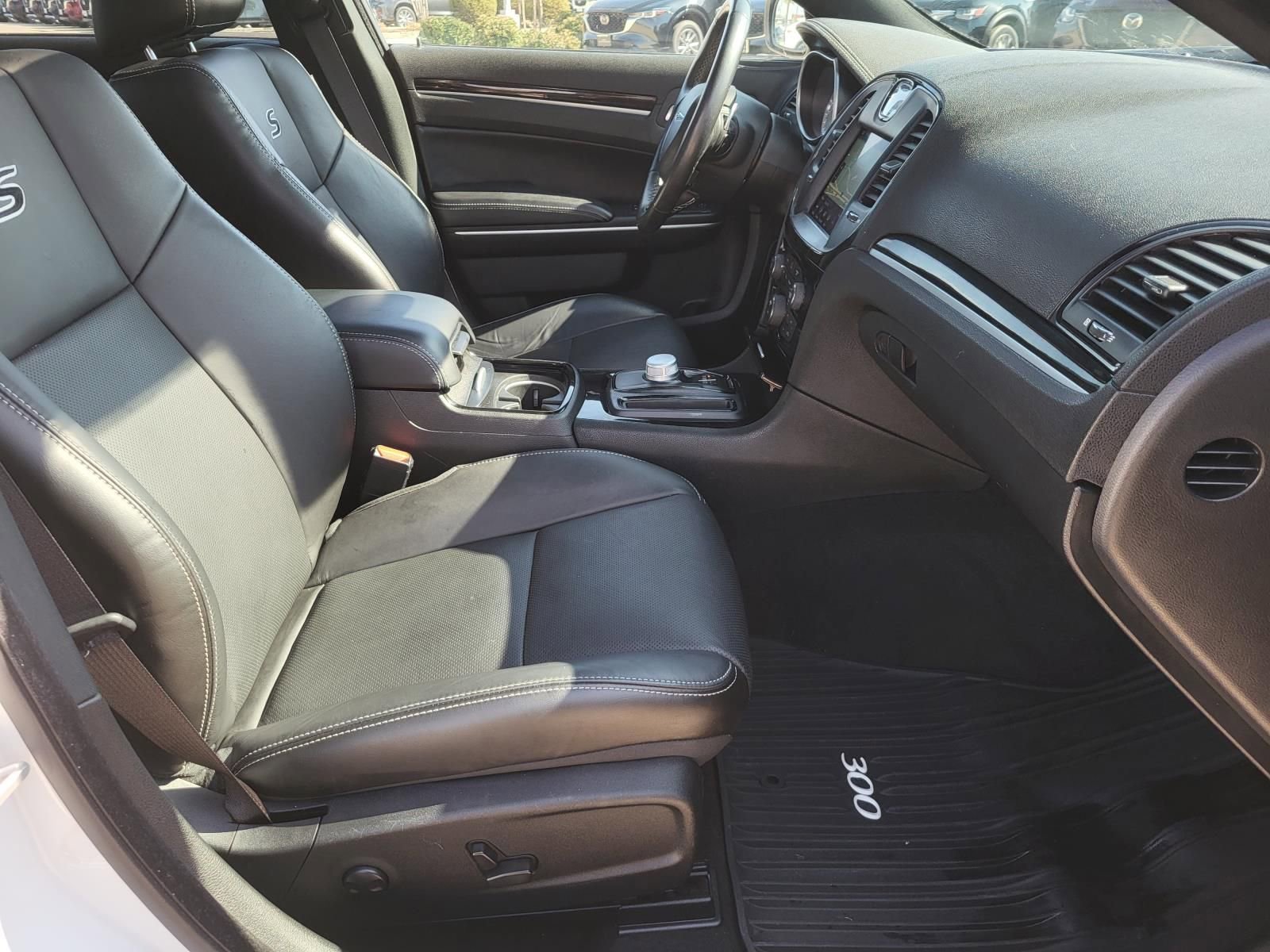 Used 2022 Chrysler 300 S w/ Comfort Group image 9