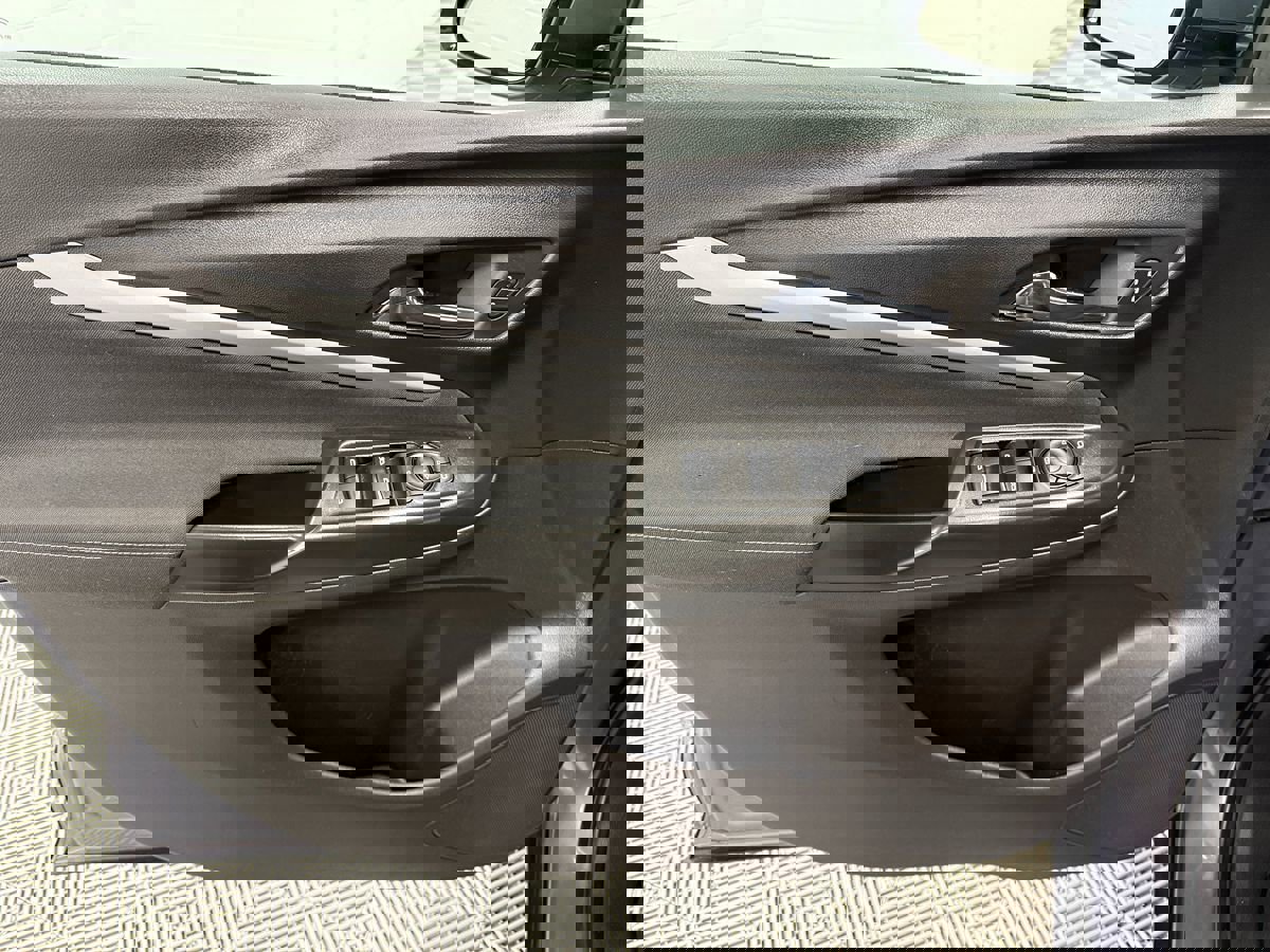 Used 2023 Chevrolet Bolt EUV LT image 10