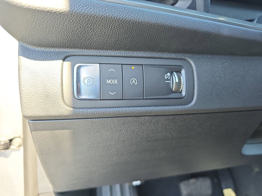 New 2026 Chevrolet Traverse LT w/ Sun and Wheel Package FWD image 27