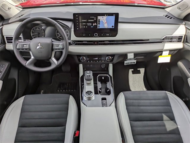 New 2025 Mitsubishi Outlander SE image 14