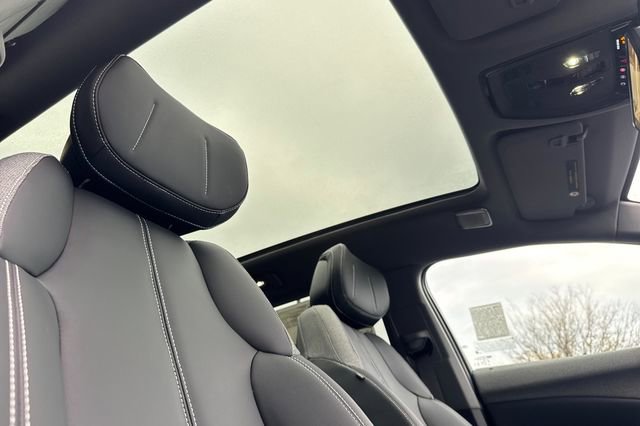 New 2026 Cadillac Optiq Luxury 1 image 17